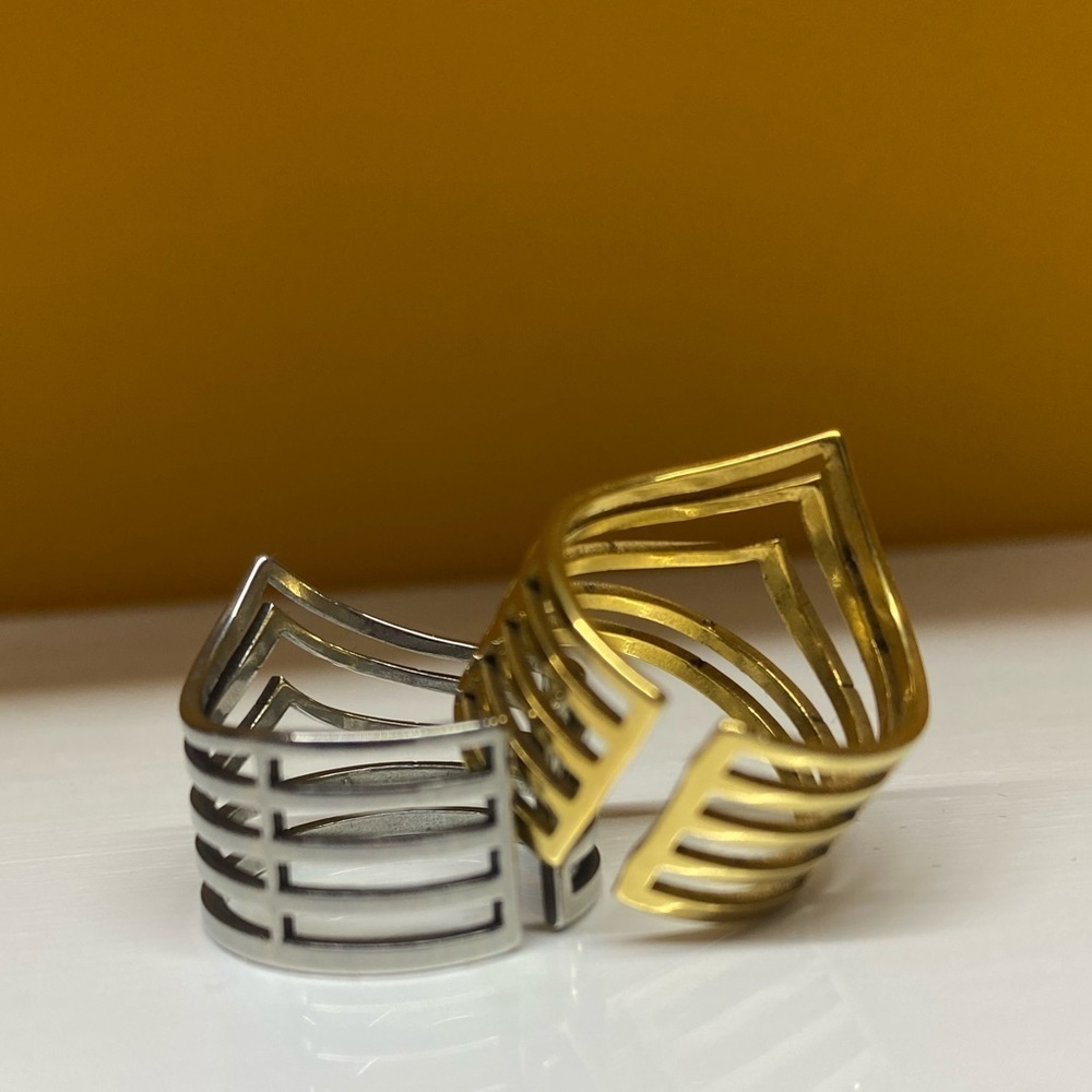 - Ring - Picture 2 of 3